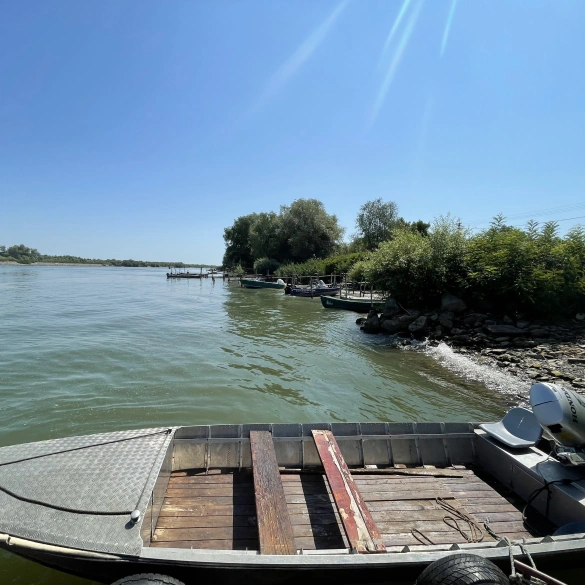 Plimbări cu barca la Pensiunea Pagaya Plimbări cu barca la Pensiunea Pagaya
